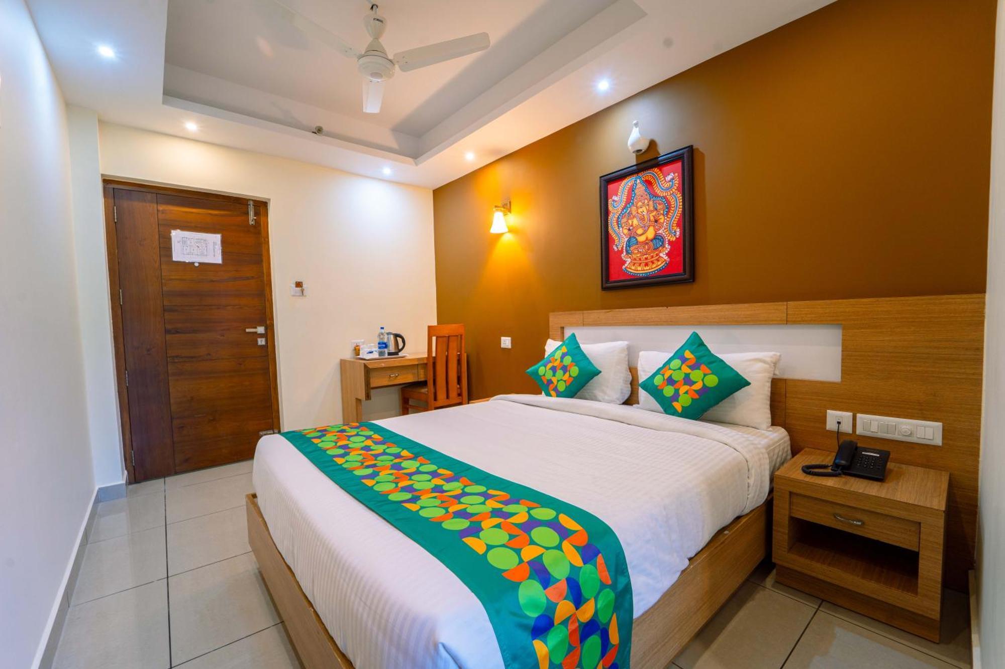 Treebo Sree Varshavilas Regency, 2 Mins From Guruvayoor Temple Гуруваюр Экстерьер фото